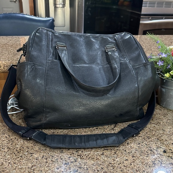 Black Leather Tumi Expandable Men's Travel Bag, good used condition - Picture 1 of 17